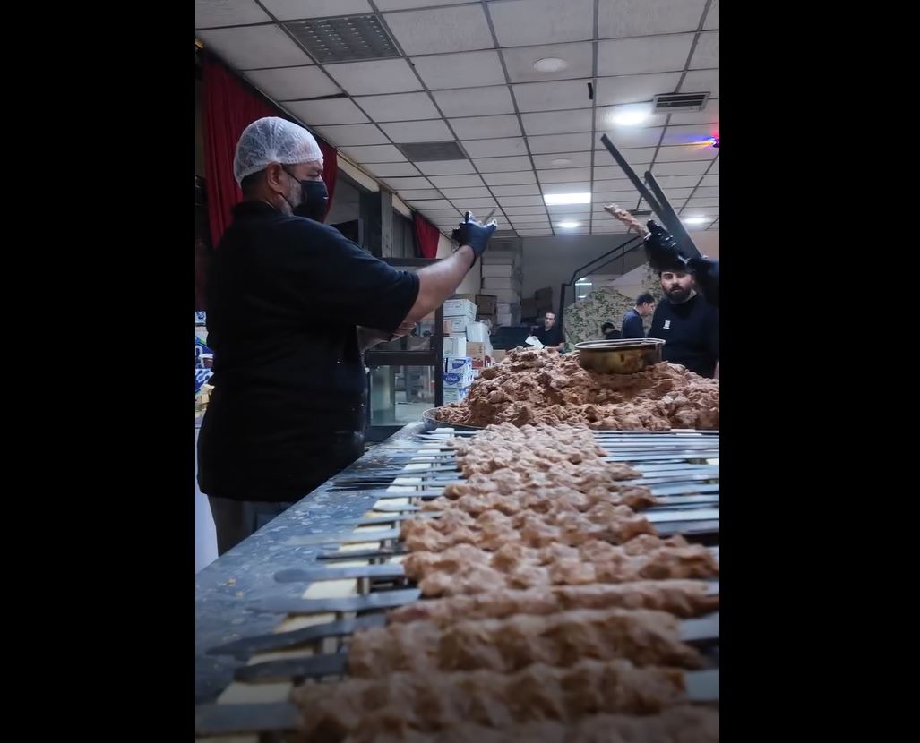 Video: Serving Arbaeen pilgrims by kitchen staff of Imam Hussain Holy Shrine 1446-2024