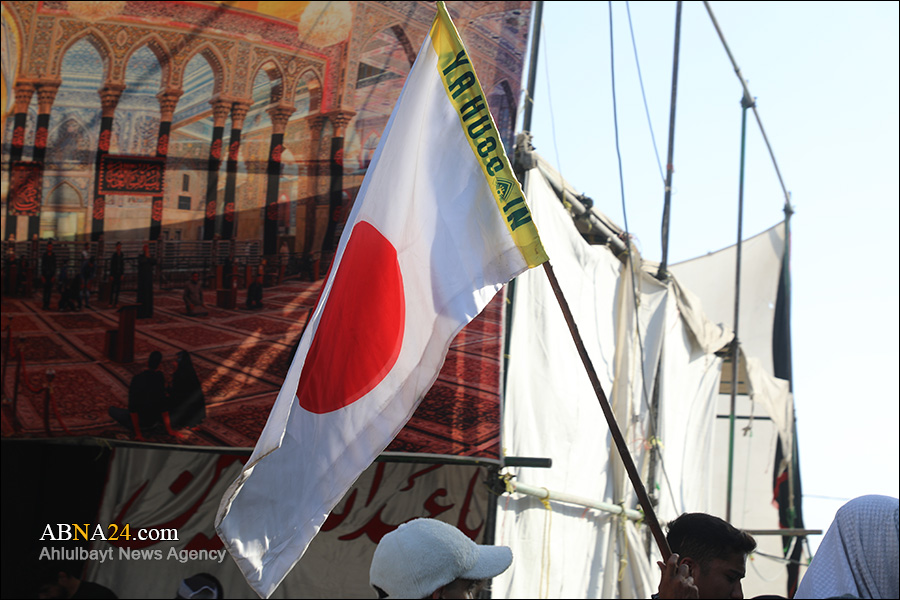 Photos: Flags on Arbaeen walk