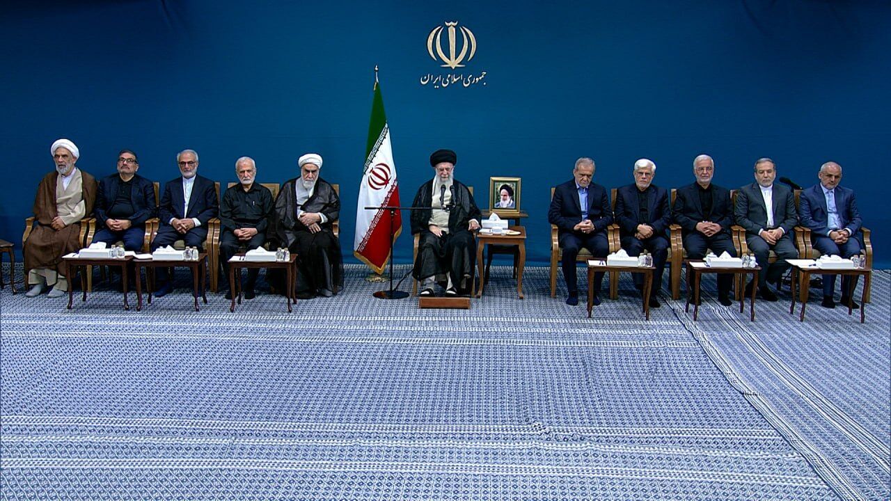 Imam Khamenei receives president, cabinet members