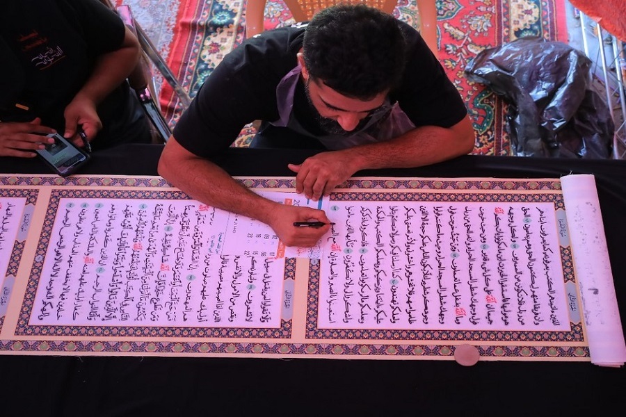 Over 5,000 Arbaeen pilgrims participate in writing Quran on cloth (+Photos)