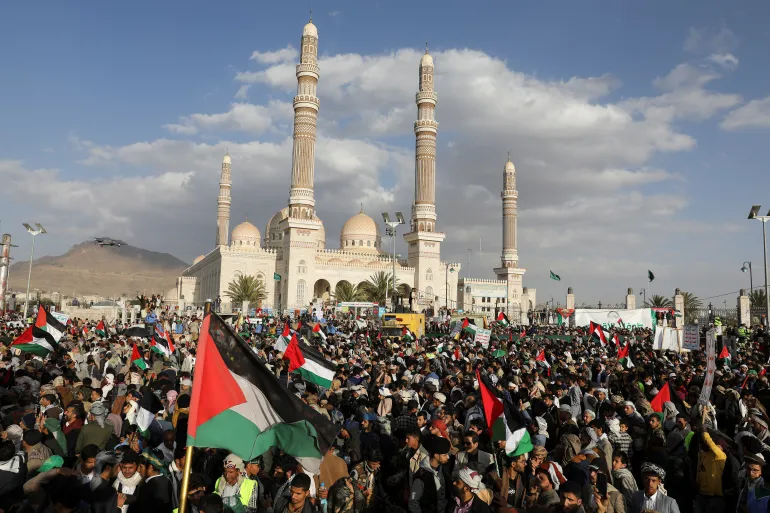  Yemenis Stage Massive Rally in Support of Palestinians