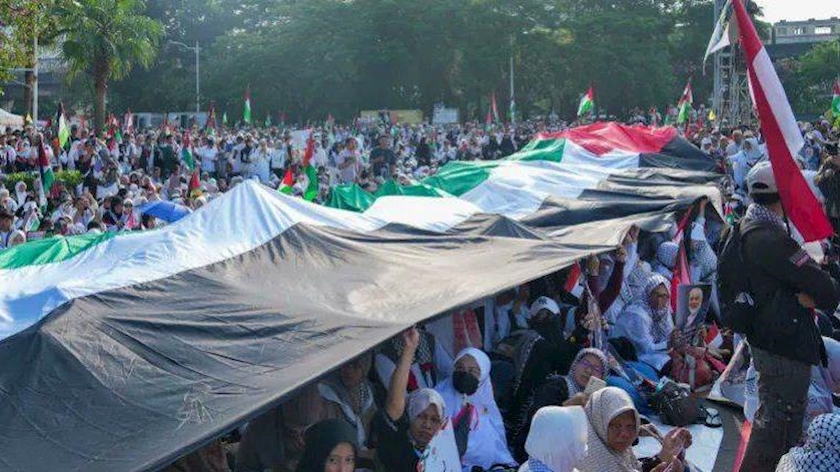 Malaysian supporters of Palestine gather outside US embassy