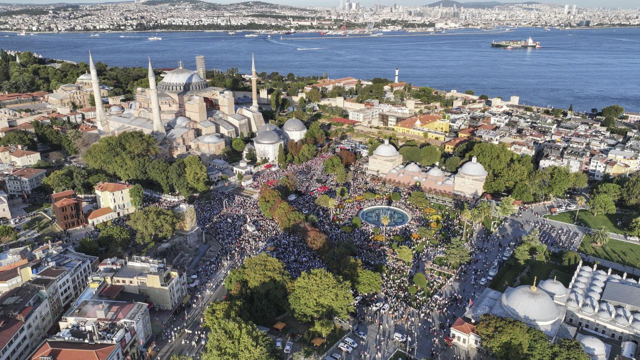 Photos: Massive rally in Istanbul to mourn Hamas leader Haniyeh