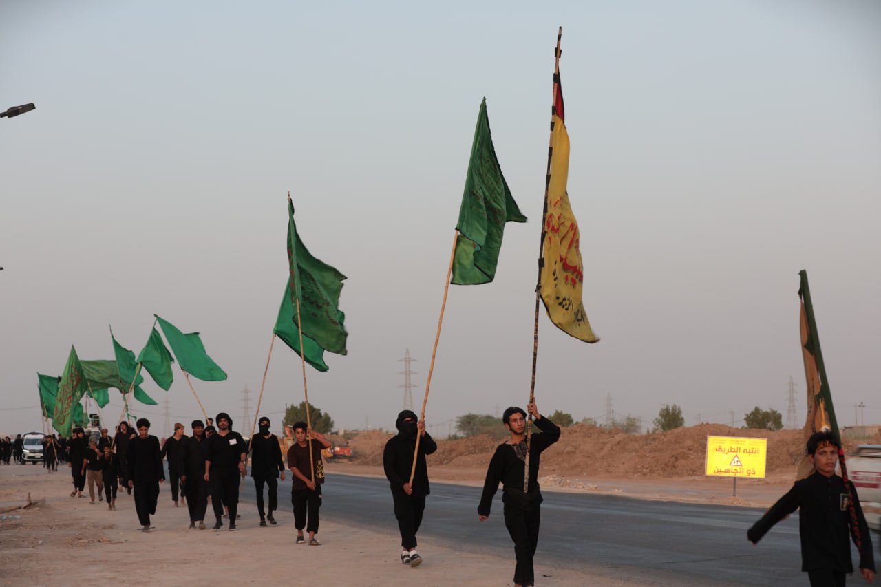 حكاية موکب "مشایة" بدأ برجلين اثنين لزيارة أربعينية الإمام الحسين (ع)+(صور)