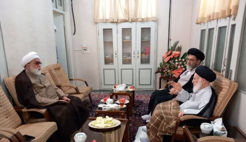 Custodian of Astan Quds Razavi meets with Grand Ayatollah Shobeiri Zanjani