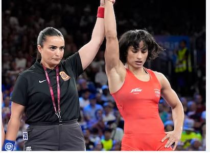 विनेश फोगाट के ओलंपिक मेडल पर संकट, डिस्क्वालिफाई होने की आशंका