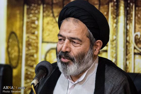 ممثل الولي الفقيه في شئون الحج والزيارة: ینبغی أن تكون الصلاة محور الفعاليات في مسيرة الأربعين
