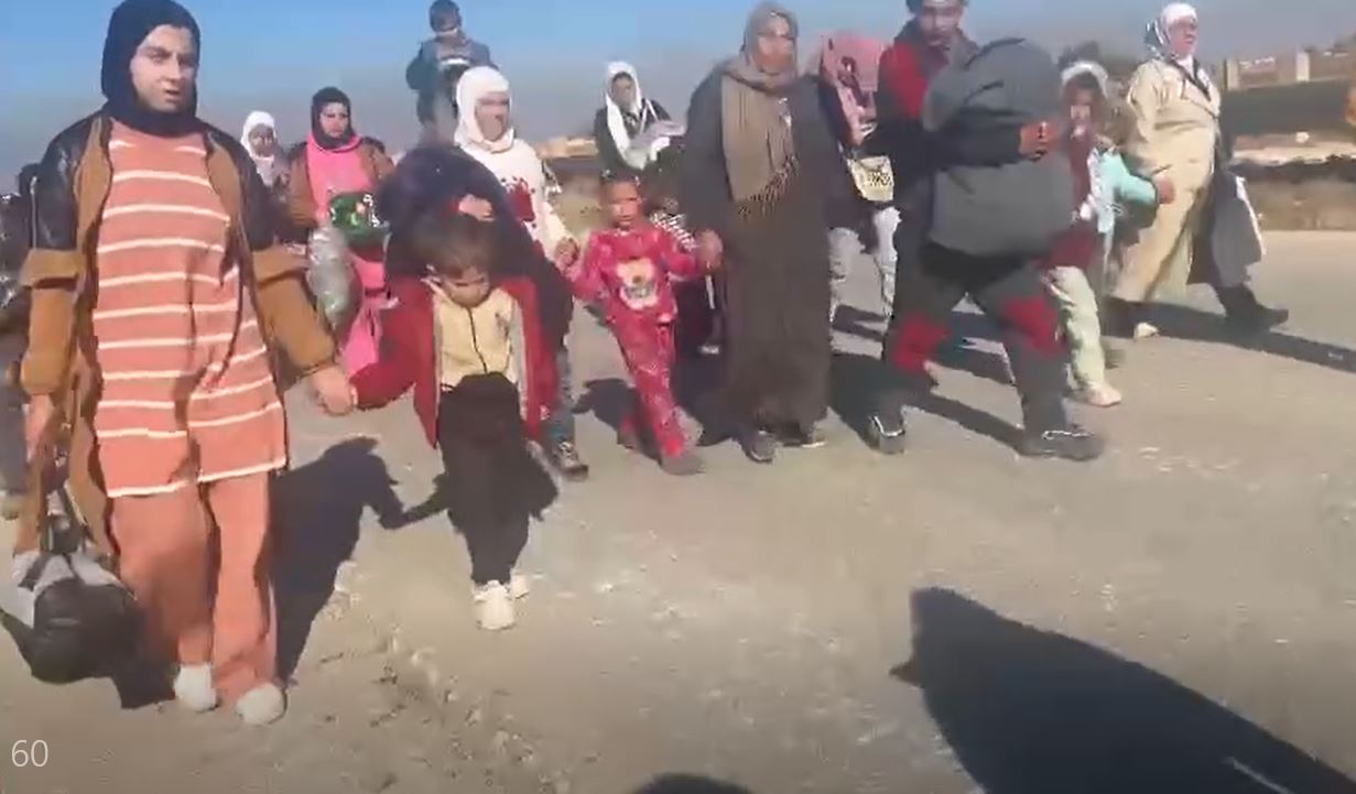 Video: Now people of Nubl and al-Zahraa in Syria evacuating to escape from terrorist armed men