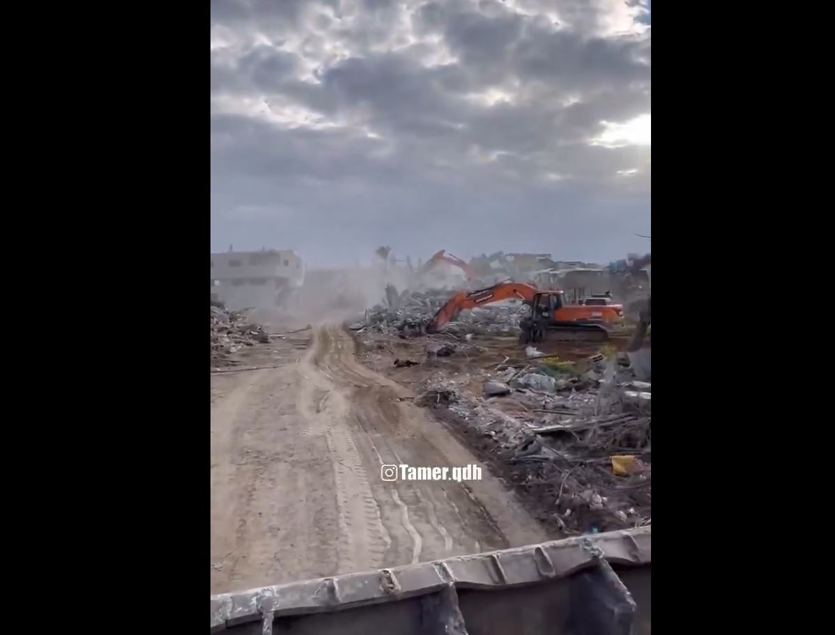 Video: An Israeli terrorist soldier released footage showing massive destruction in Jabalia, northern Gaza 