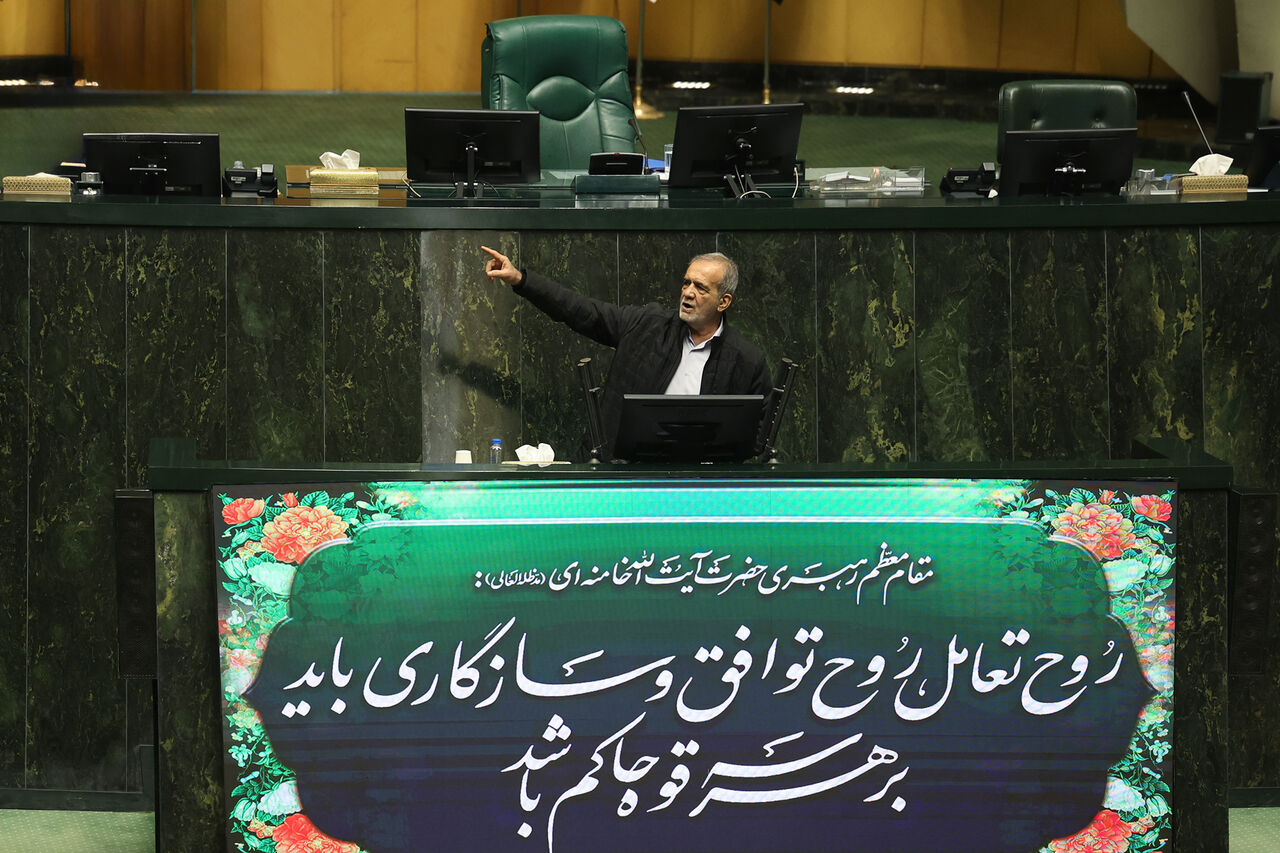 Iran President calls on Islamic countries to help resolve Syria issue