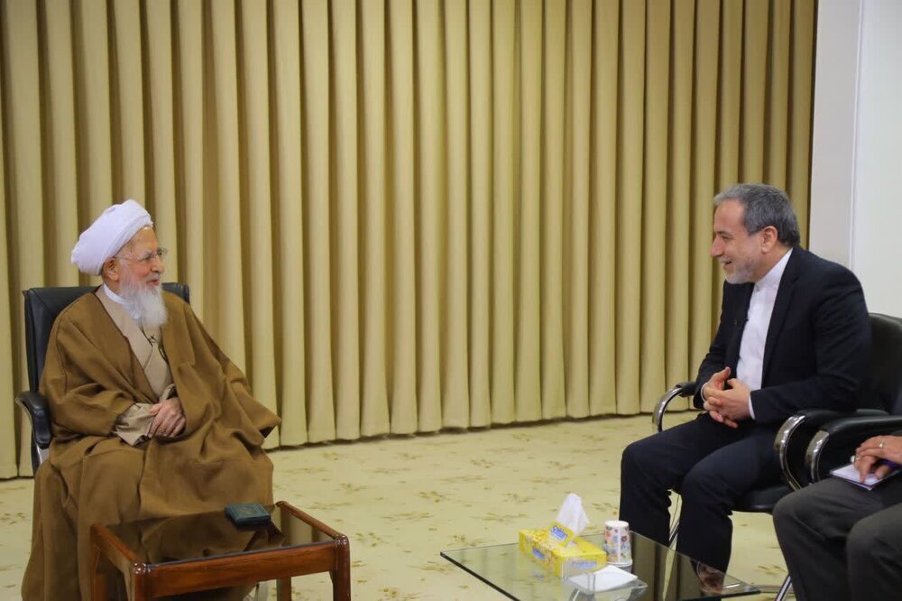 Grand Ayat. Javadi Amoli meets with Iran’s FM