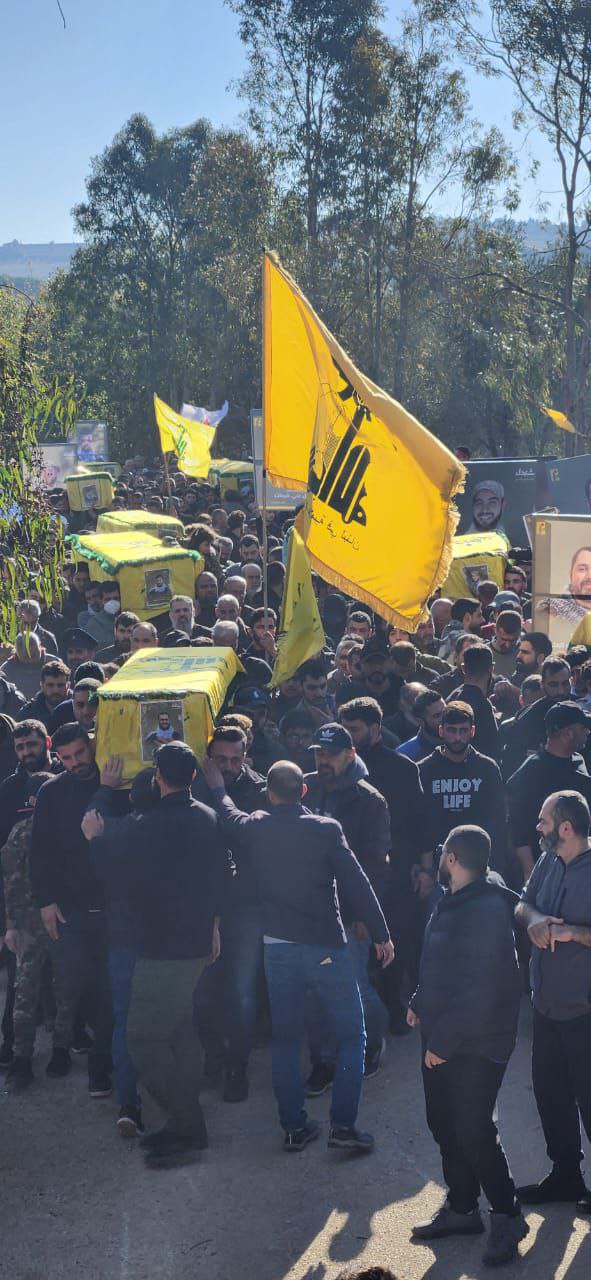 Labarai Cikin Hotuna Na Rakiyar Shahidan 11 Na Kungiyar Hizbullah Ta Kasar Labanon A Garin "Shakra"