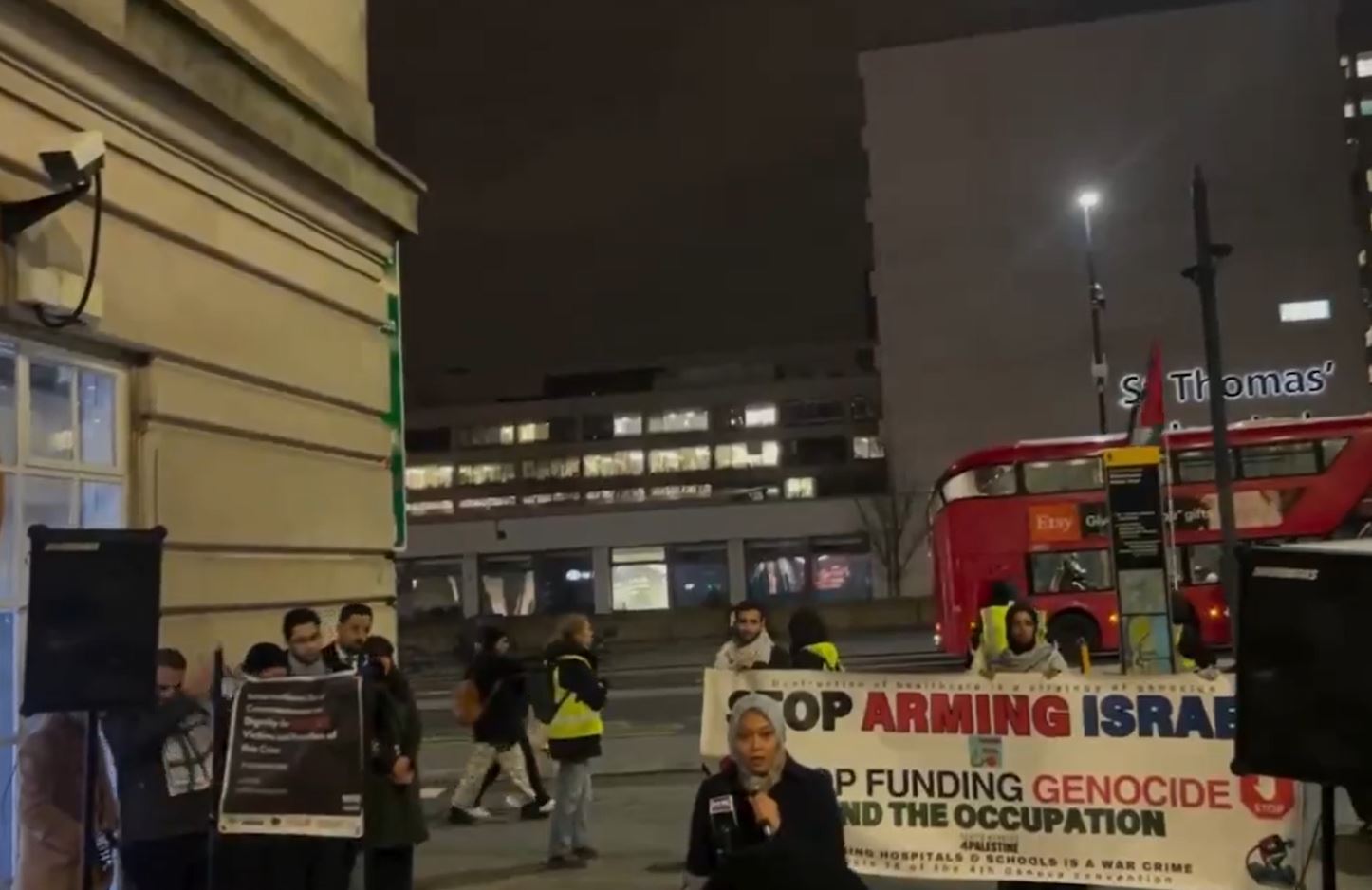 Video: A Breast Cancer Surgeon, delivers a speech during a massive protest for Palestine in London