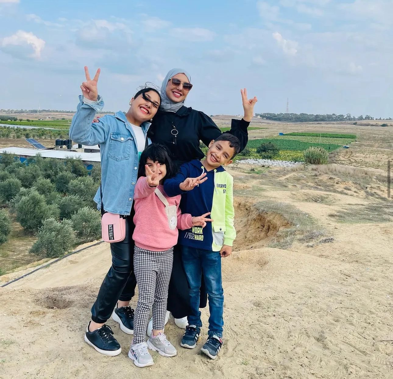 Sensitive video: Palestinian journalist "Eman Al-Shanti" martyred with her children in Sheikh Radwan, Gaza