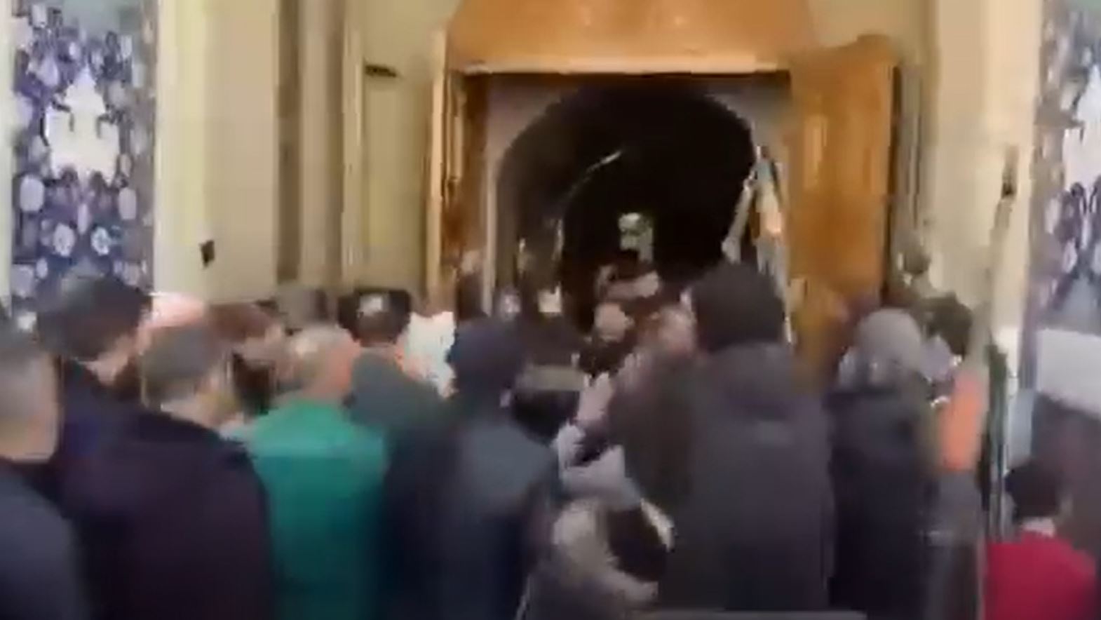 Videos: Tahrir Al-Sham terrorists enter holy shrine of Sayyida Zainab in Damascus, Syria 