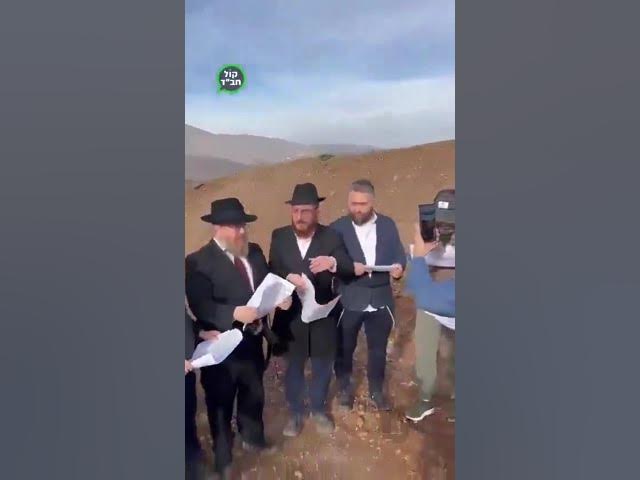 فیديو | ‏بعثة من الحاخامات يؤدون طقوسهم في الأراضي السورية المحـتلة حديثا
