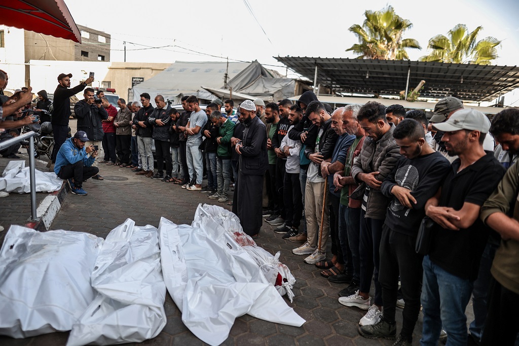 فیديو | تشييع شهداء مجزرة الاحتلال في مخيم النصيرات وسط قطاع غزة
