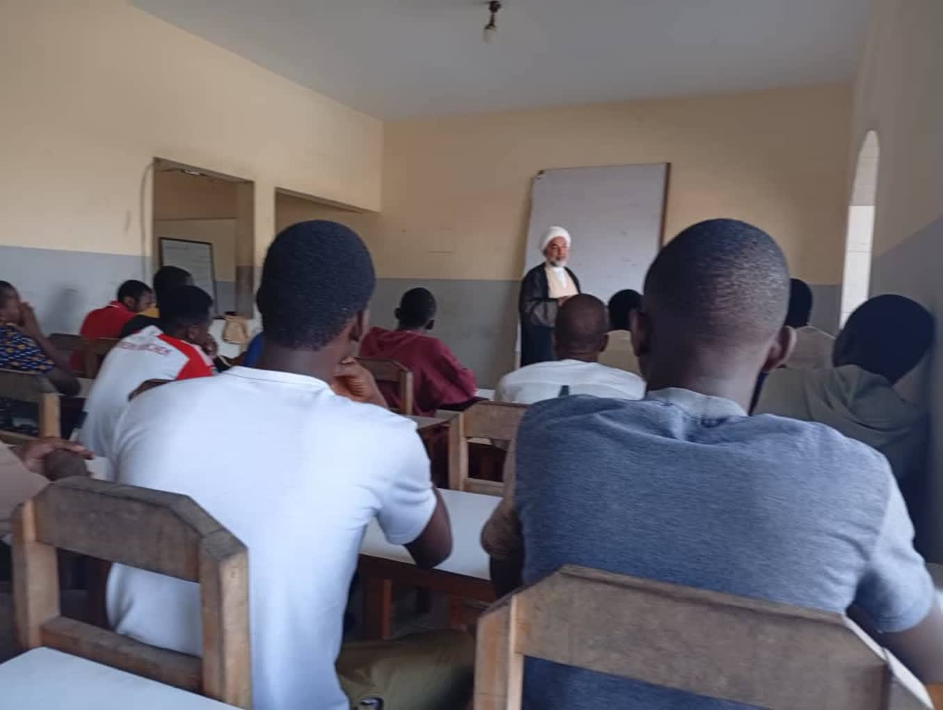 Habari Pichani | Kufundisha masomo ya Qur'an kwa wafuasi wa shule ya Shia nchini Ivory Coast