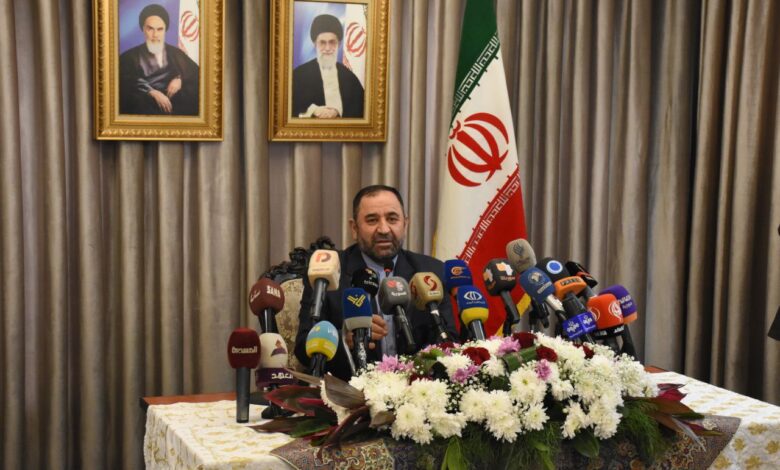 السفير الإيراني بدمشق: من يحكم سوريا سيكون أمام خيارين إما أن يتعاون مع أمريكا أو أن يقف في وجهها
