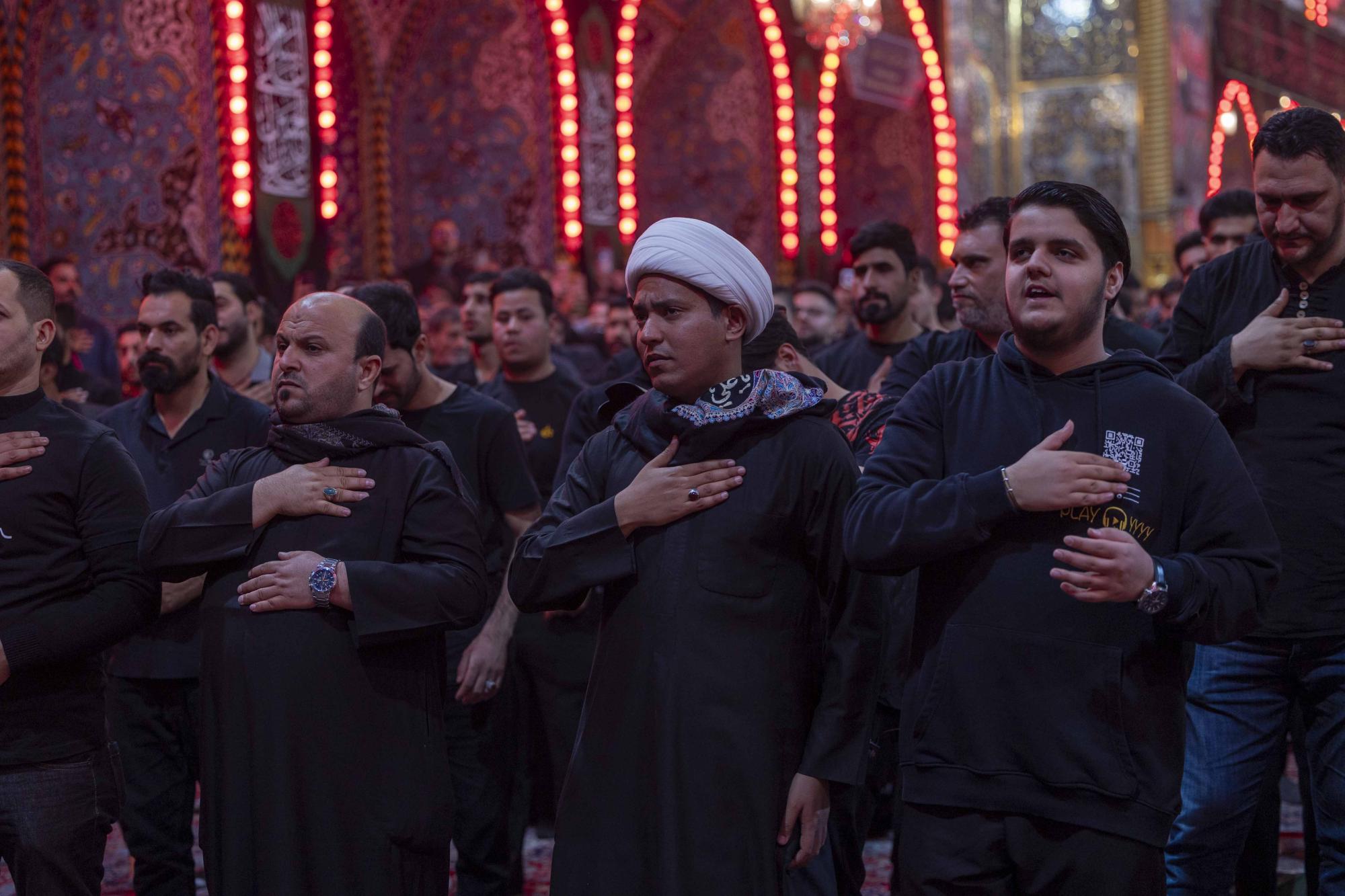 برپایی مجلس سوگواری به مناسبت وفات حضرت ام البنین(س) در حرم حضرت عباس(ع) + عکس