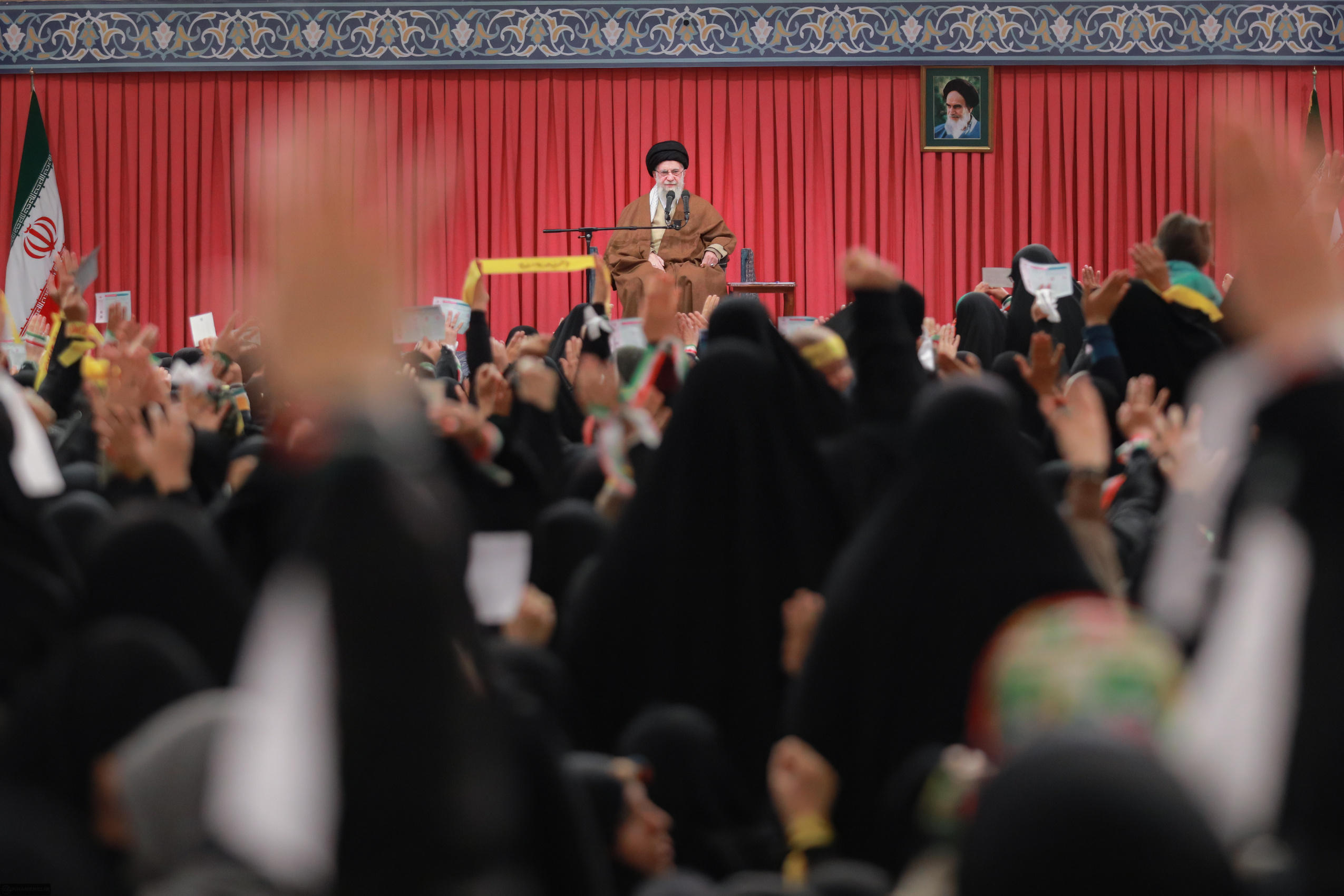Video / Imam Khamenei: Zionists imagine they can eliminate Hezbollah, but the one that will be uprooted is Israel