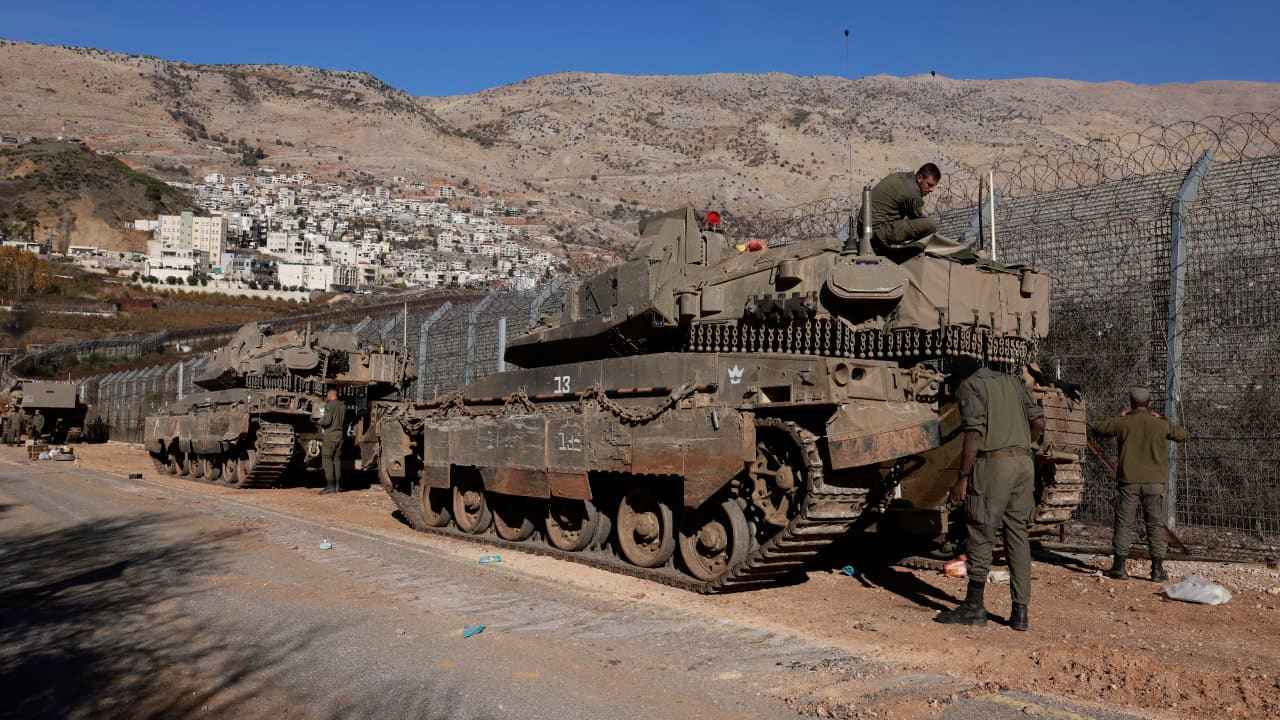 فیديو |دبابات الجيش الإسرائيلي تدخل قريتي صيدا والمقرز  جنوب غرب سوريا
