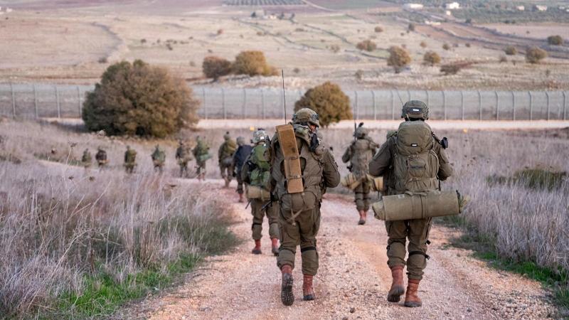 Ang pananakop ng Israel ay naghuhukay ng mga trenches sa Bundok ng Hermon upang putulin ang anumang koneksyon sa Lebanon