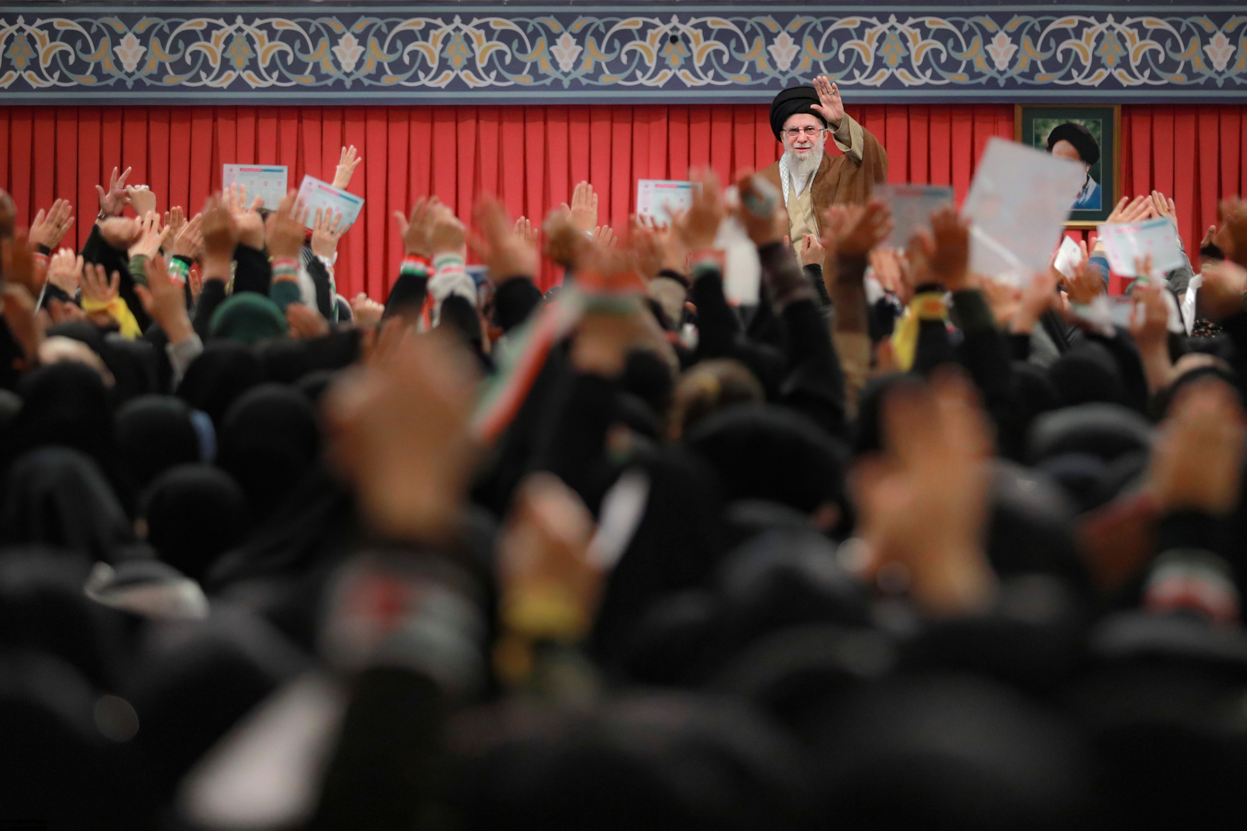 روایت رهبر انقلاب از بی‌صداقتی غربی‌ها در مسئله زن/ تصور دشمنان برای تمام شدن مقاومت اشتباه است/ آن کسی که ریشه‌کن خواهد شد، اسرائیل است