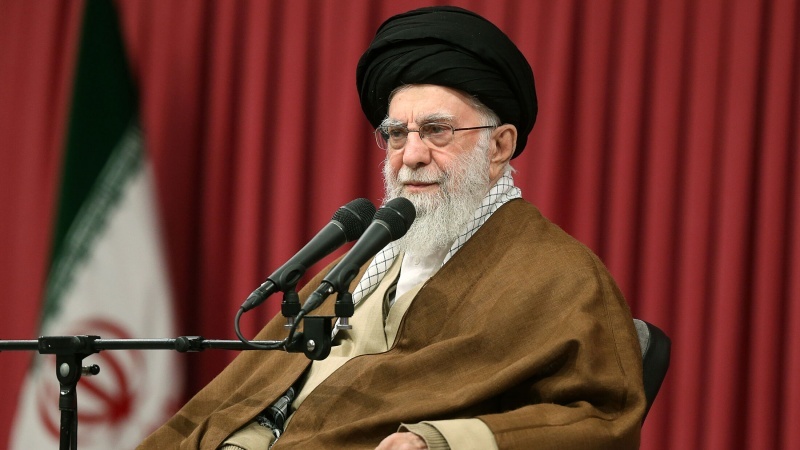 Imam Khameneis Kritik am Betrug des westlichen Kapitalismus in Bezug auf Frauen: Ausbeutung unter dem Deckmantel humanitärer Theorien