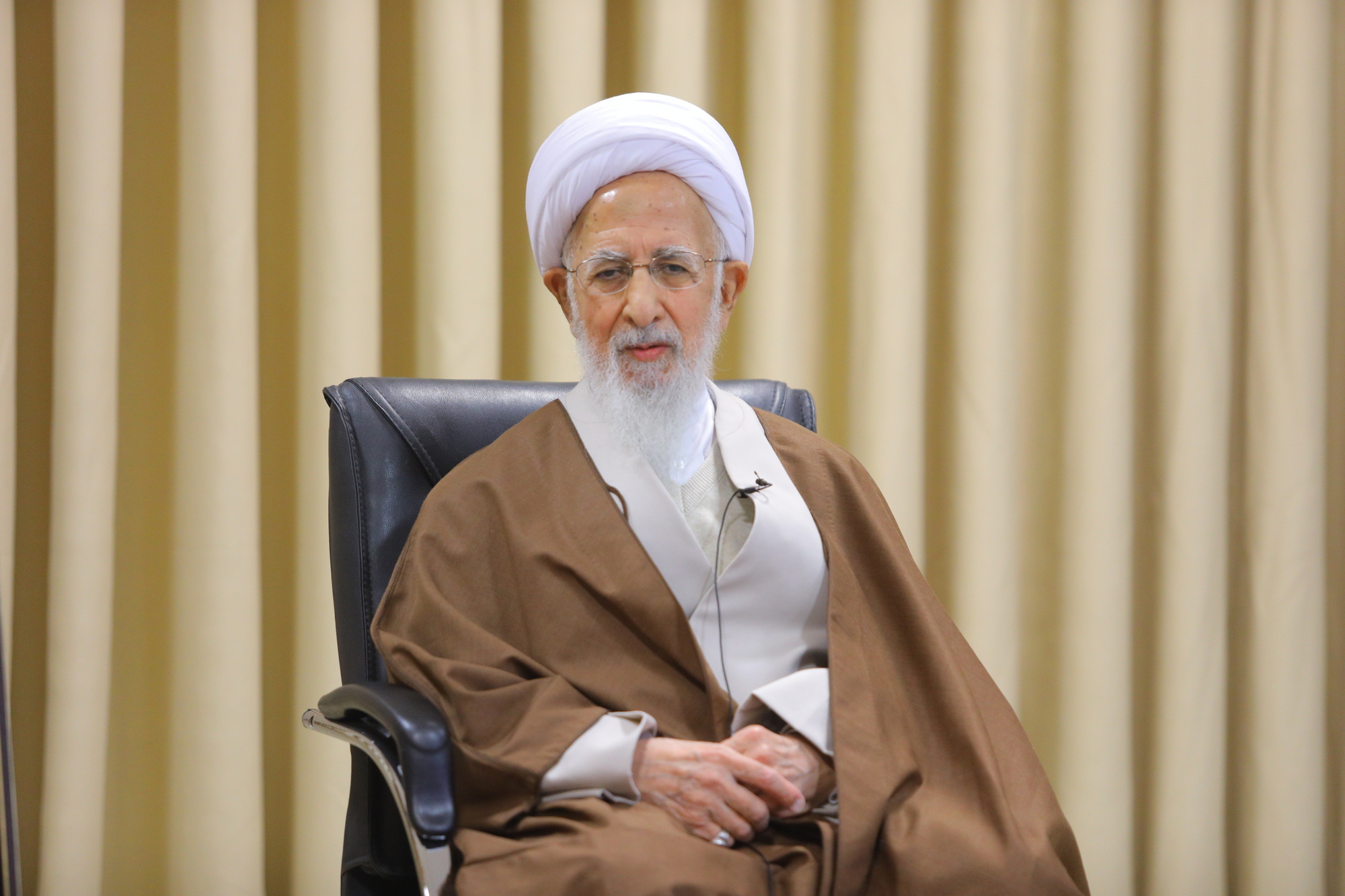 Grand Ayatollah Javadi Amoli: Seminary, university united in religion, statecraft