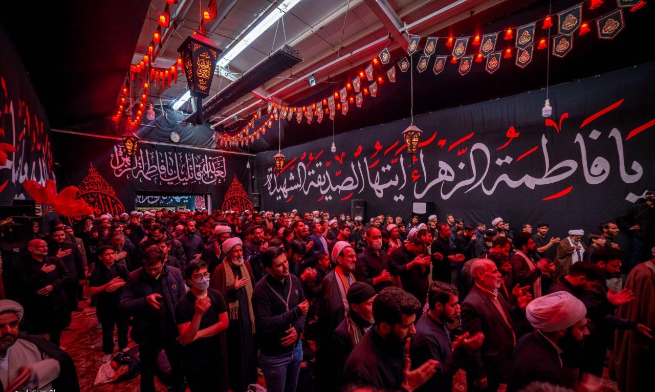 اقامه عزای شهادت حضرت زهرا(س) در دفتر رهبر انقلاب و بیوت مراجع تقلید