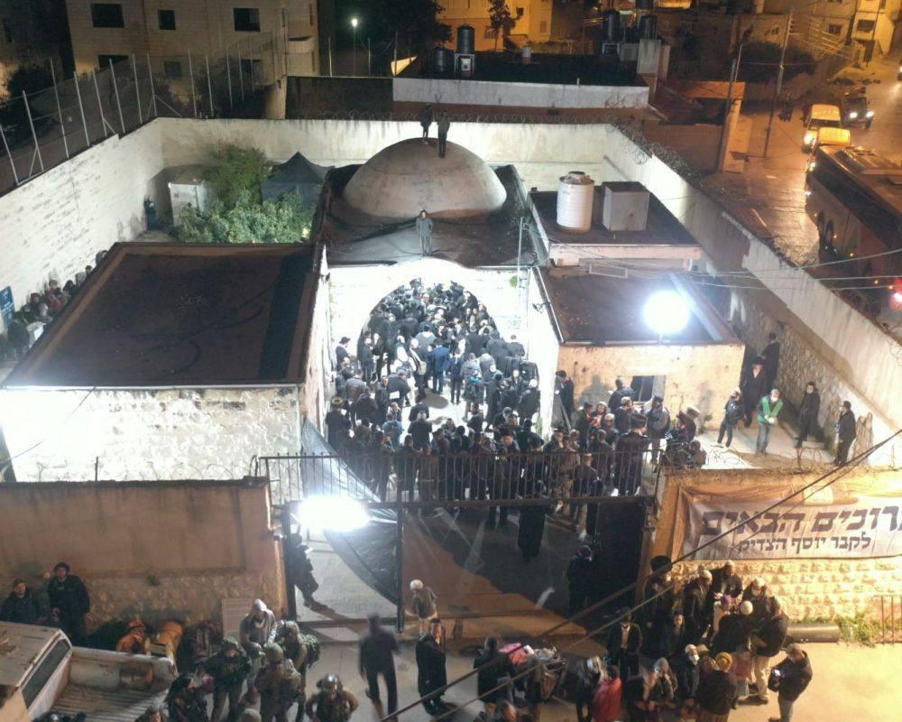 فيديو | اقتحام المستوطنين لقبر يوسف في المنطقة الشرقية من مدينة نابلس