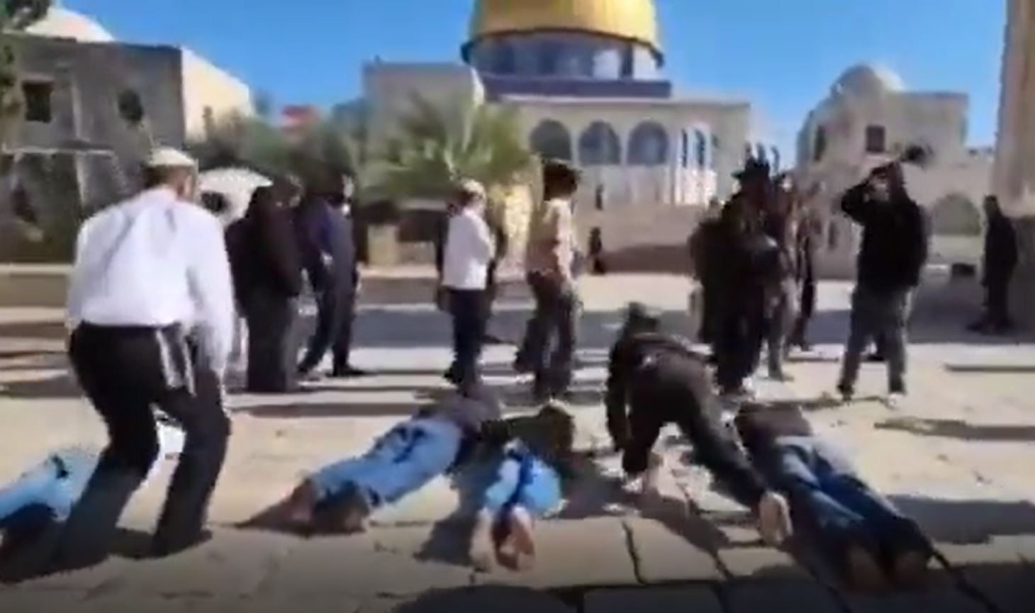Video: Extremist Jewish Israeli settlers performing Talmudic rituals in Al-Aqsa violates its sanctity 