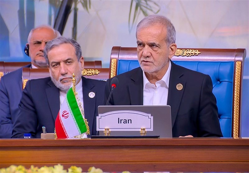 بزشكان يطالب في مؤتمر قمة "دي 8" المنعقد بالقاهرة بالتعاون لوقف العدوان الصهيوني على دول المنطقة
