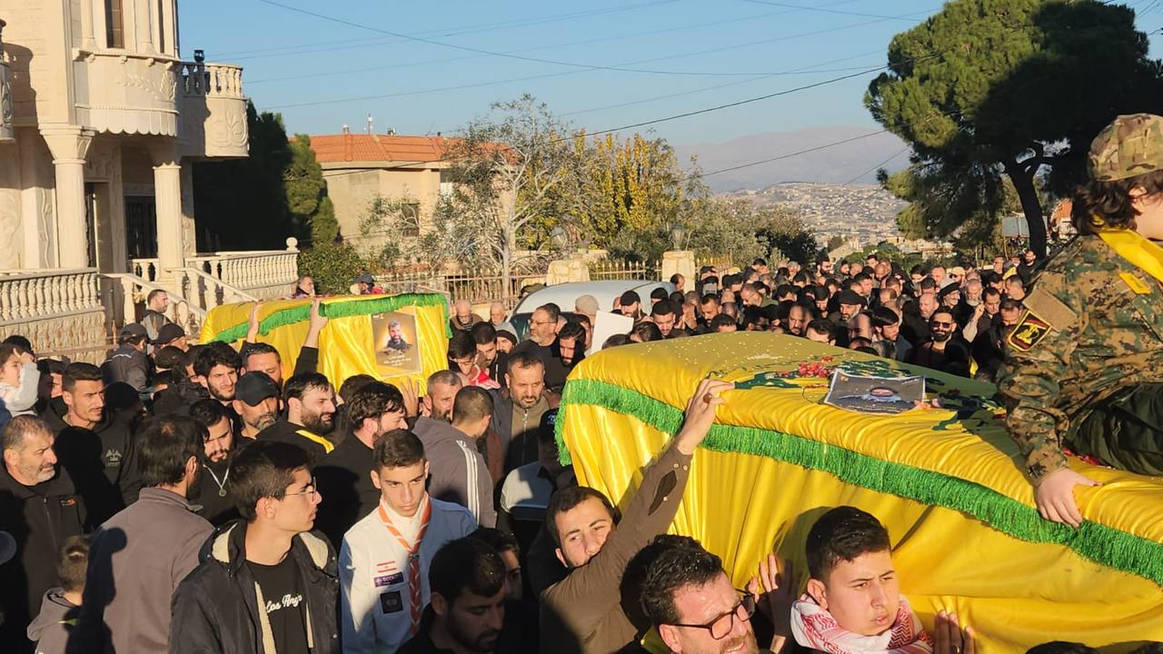 Labarai Cikin Hotuna Na Yadda Aka Yi Jana'izar Shahidan Hizbullah 3 A Garin "Aljumaijama" Na Kasar Lebanon.