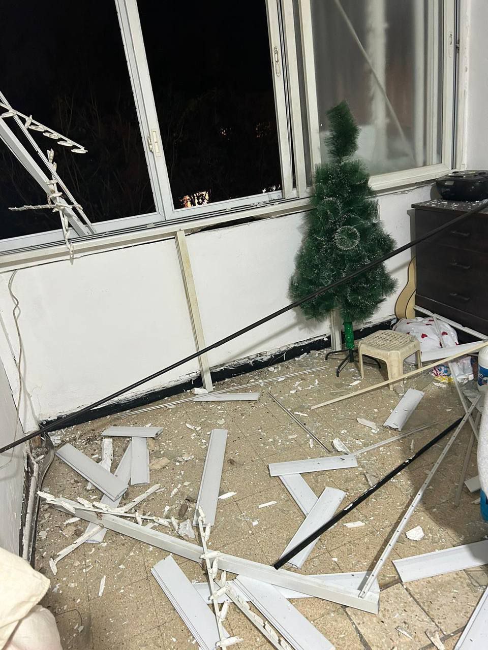 +8 Videos: Israeli terrorist military failed to intercept a missile fired from Yemen, damages caused in Tel Aviv