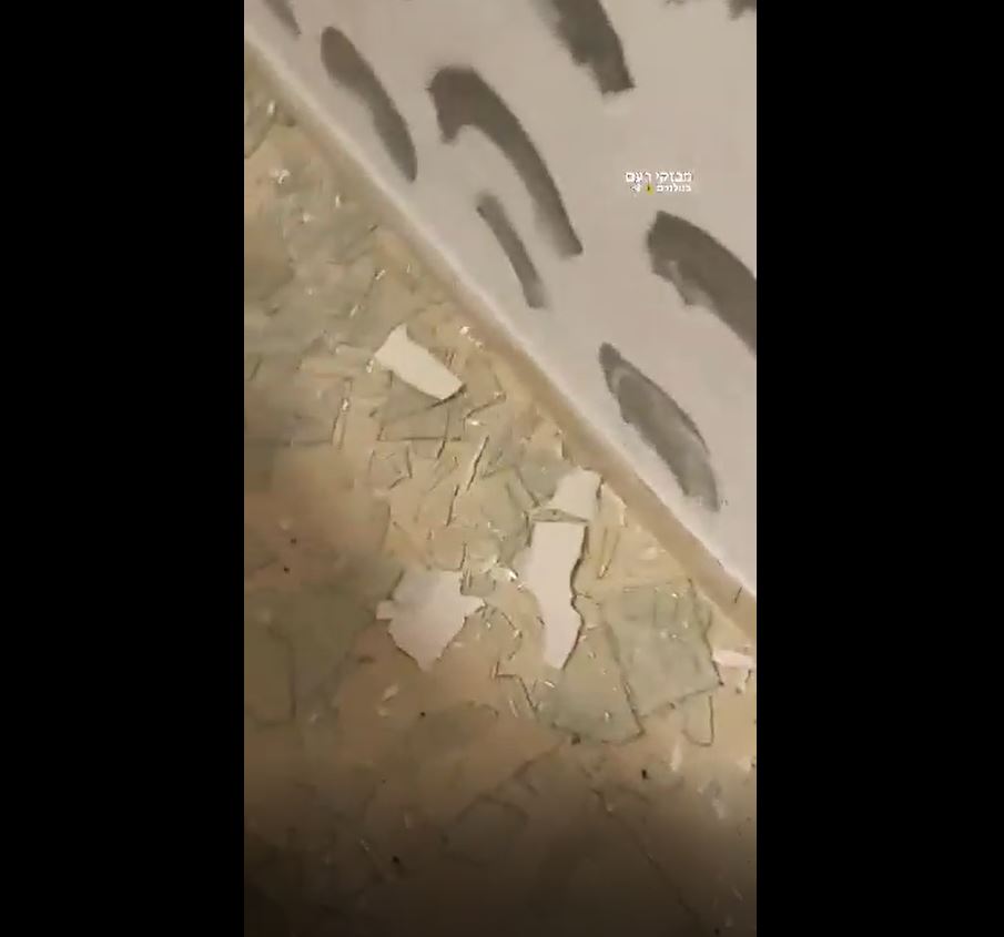 Video: Damages to some homes in Occupied Tel Aviv as a result of the Yemeni missile