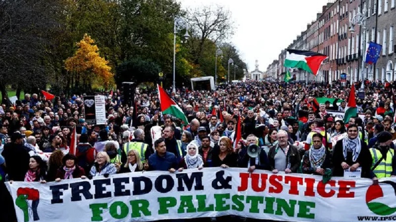 Bendera ya Israel yashushwa katika jengo la ubalozi wa Israel Dublin