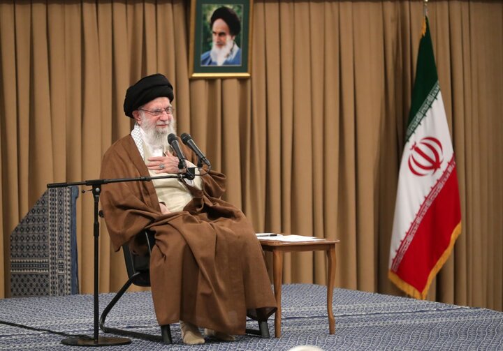 بمناسبة ذكرى ولادة السيدة "فاطمة الزهراء"(ع).. الإمام الخامنئي يستقبل منشدي مناقب أهل البيت (ع)