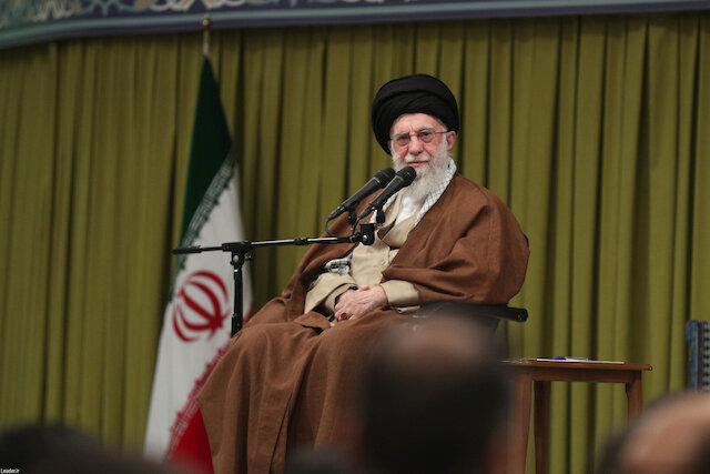 Imam Khamenei: Courageous Syrian youth will expel Zionists from Syria