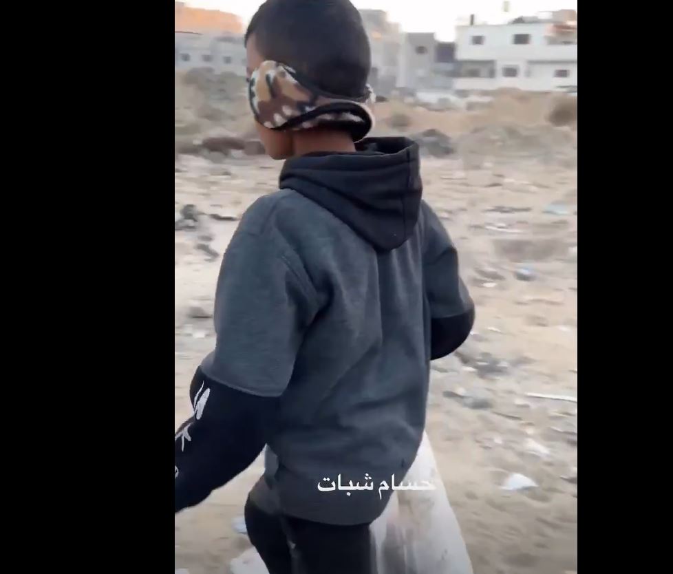 Sensitive video:  A Palestinian child carries dismembered body parts of his family in a bag slaughtered in Israeli attacks 