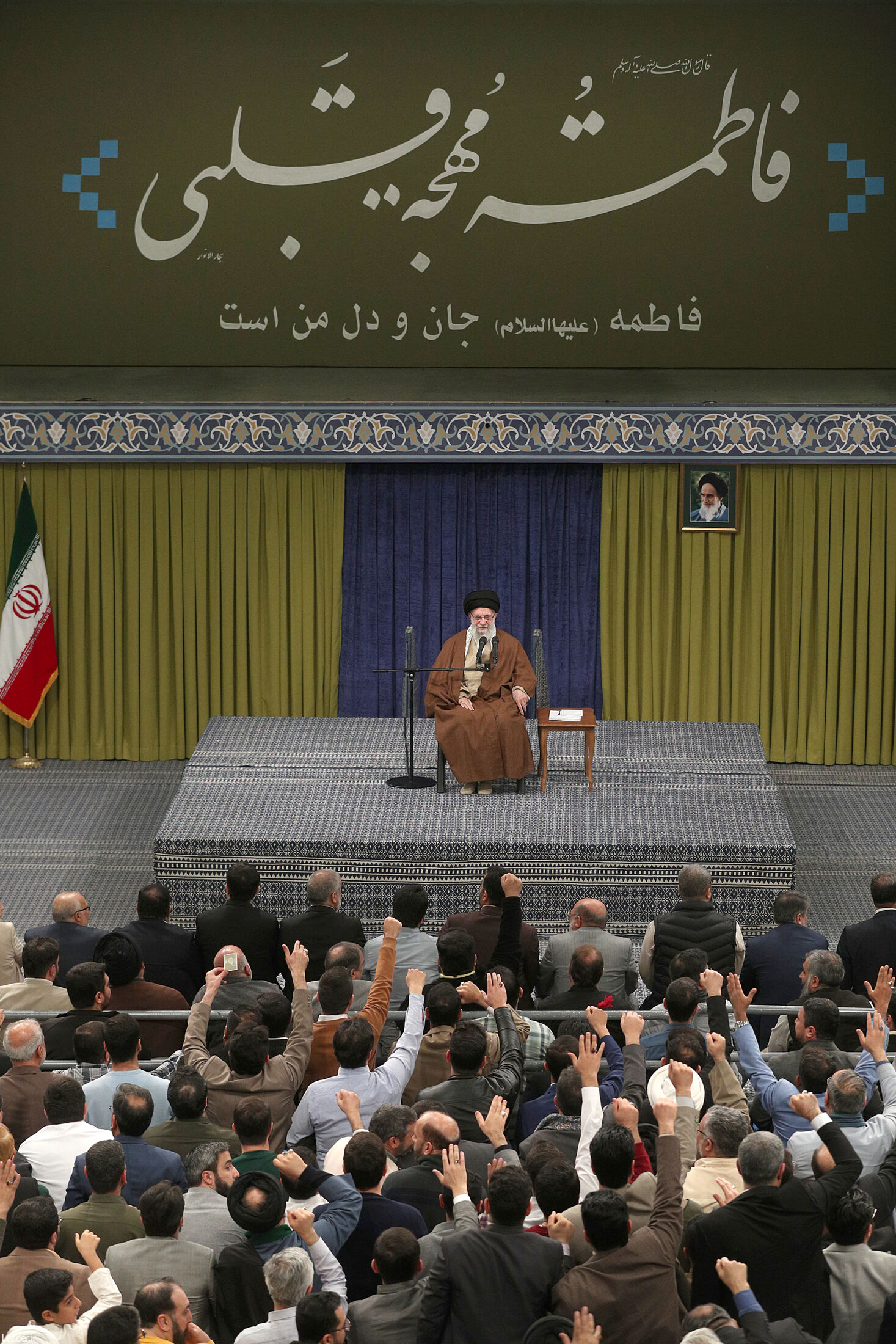 Photos: Imam Khamenei meets with elegists and eulogists