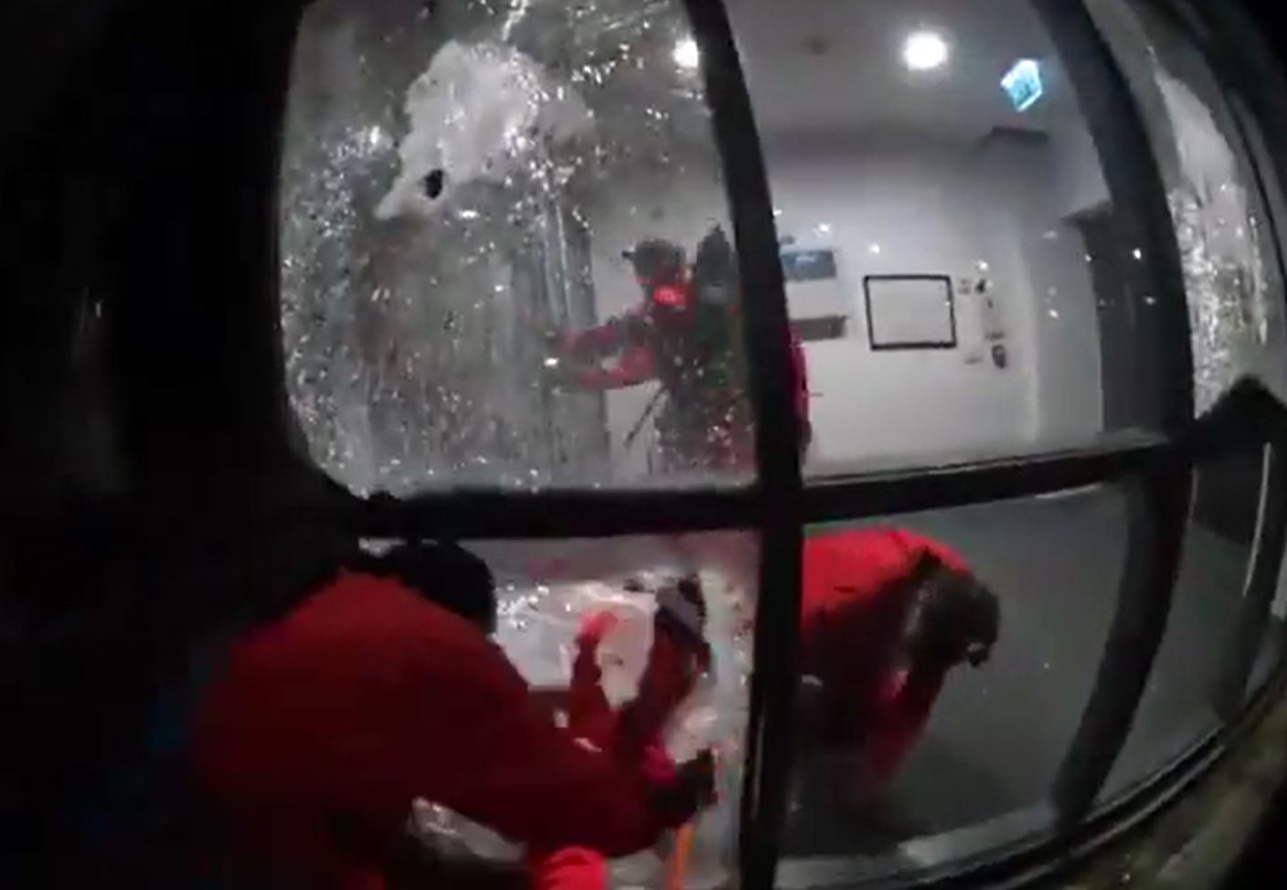 Video: Actionists breached three security fences to enter pro-Israeli Elbit's secure compound in Kent, England 