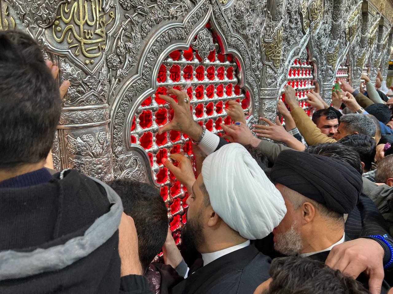 فيديو | الشيخ قيس الخزعلي يزور مرقد الإمام الحسين(ع) وأخيه أبا الفضل العباس (ع)