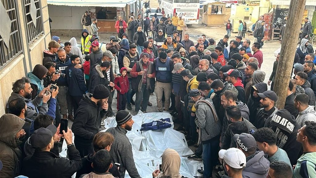 Videos / Photos: Funeral procession of five journalists who martyred in Israeli attack in Nuseirat, Gaza