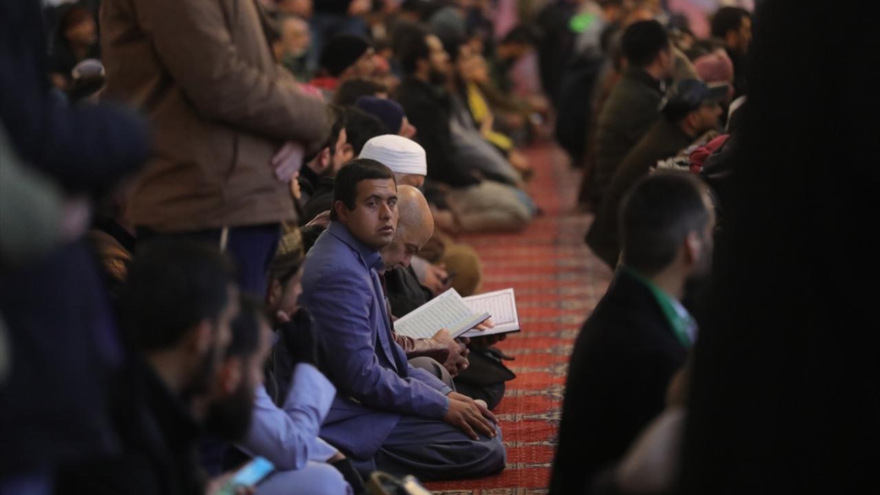 Suasana Salat Jumat di Masjid Umayyah Damaskus