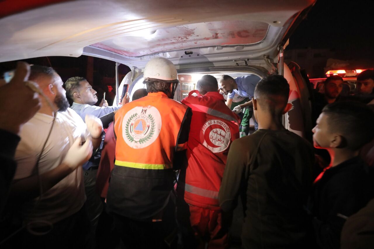 Forças israelenses apreendem diversos pacientes palestinos durante a transferência do hospital da Indonésia para o hospital Shifa em Gaza