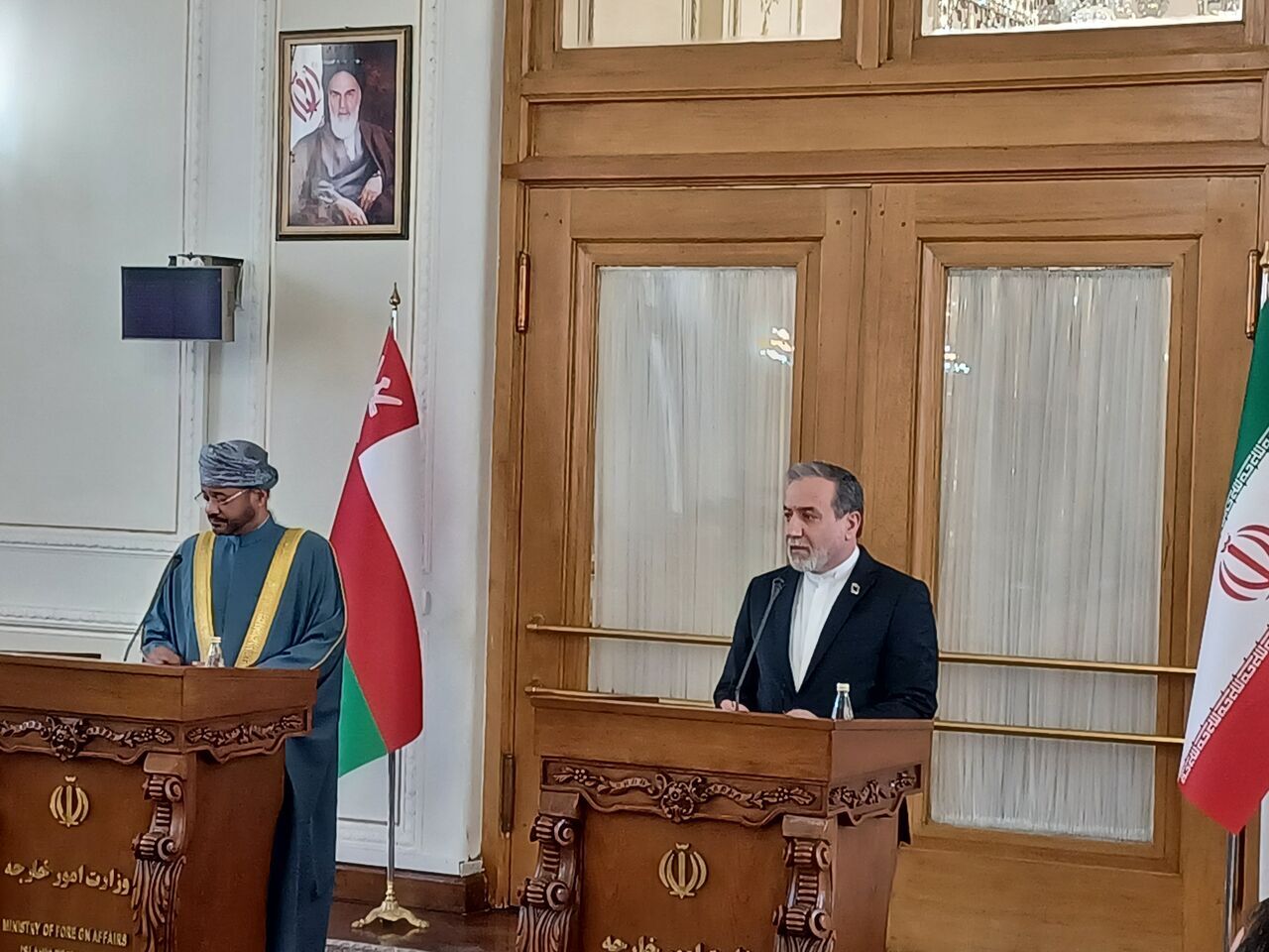 طهران..مؤتمر صحفي لوزير الخارجية الإيراني ونظيره العماني حول تطورات المنطقة