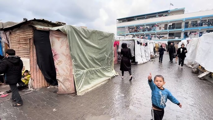 Video | Ang mga malupit na mga eksena mula sa pang-araw-araw na buhay ng mga lumikas na Palestinong-tao sa Gaza Strip