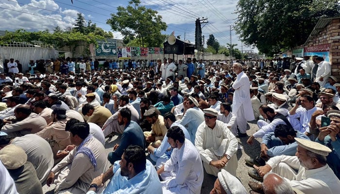 Sit-in in Parachinar enters 11th day amid calls for peace and stability